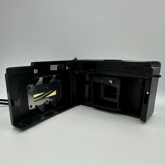 Vintage 1970's Imperial Instant Load 900 for 126 Cartridge Camera with strap - Picture 7 of 9